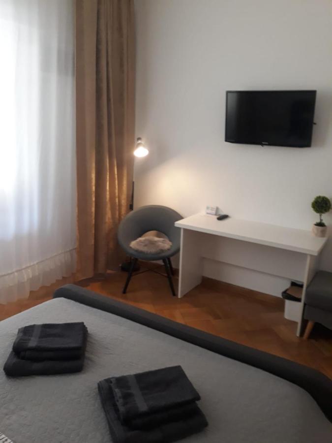 Nice Studio In Old Town Бухарест Экстерьер фото
